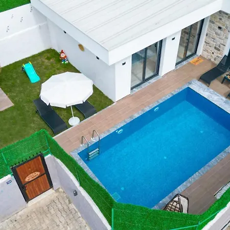 ヴィラ Lenzo フェティエ